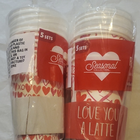 Red and White 16 oz. Paper Cups with Lids-Set of 10 - Picture 4 of 6